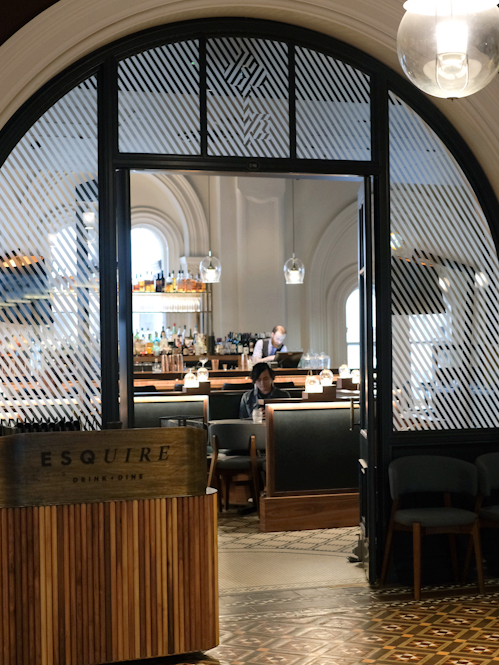 Đồ uống + cơm trưa ở Esquire, Queen Victoria Building, Sydney