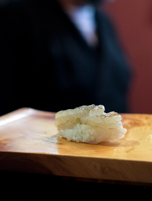 Sushi nigiri tôm jimi ướp kombu