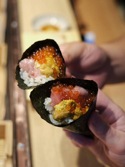 Ootoro, trứng nhím biển uni và sushi cuộn trứng cá hồi ikura