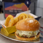 Nhà Hàng Huxtaburger Redfern: Địa Điểm Thưởng Thức Hamburger Tuyệt Vời tại Sydney