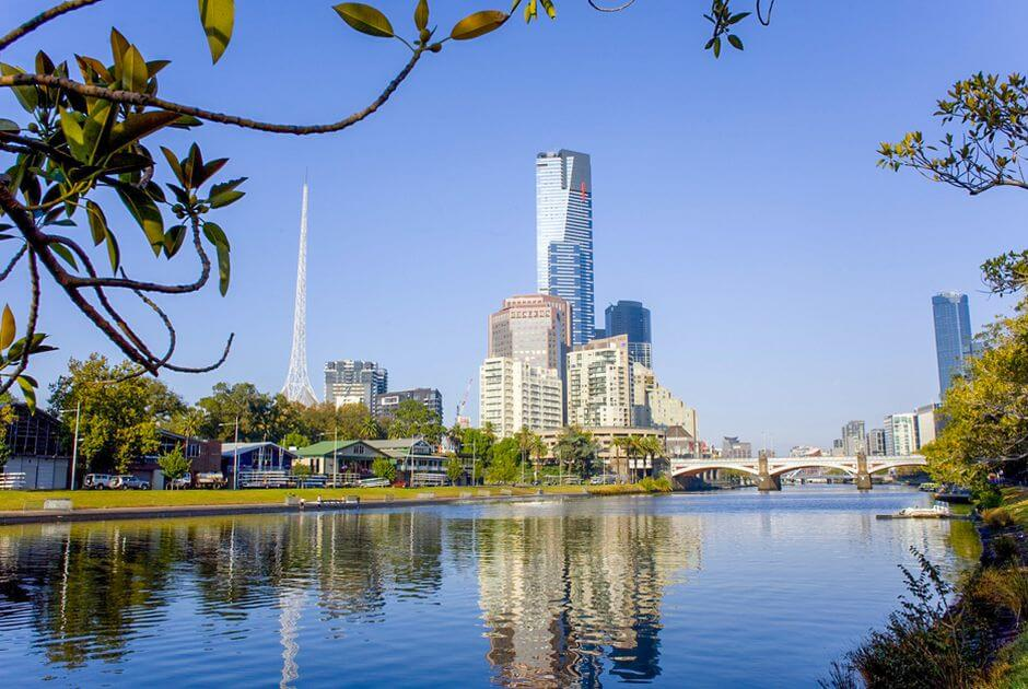 Dòng sông Yarra thơ mộng trong thành phố Melbourne