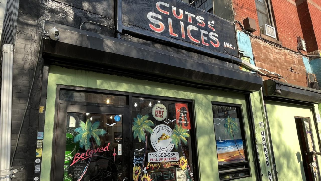 Cuts and Slices là một trong số ít nhà hàng pizza do người da màu sở hữu ở New York.