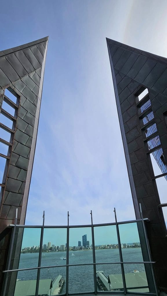 Cận Cảnh Tháp Chuông Perth Bell Tower