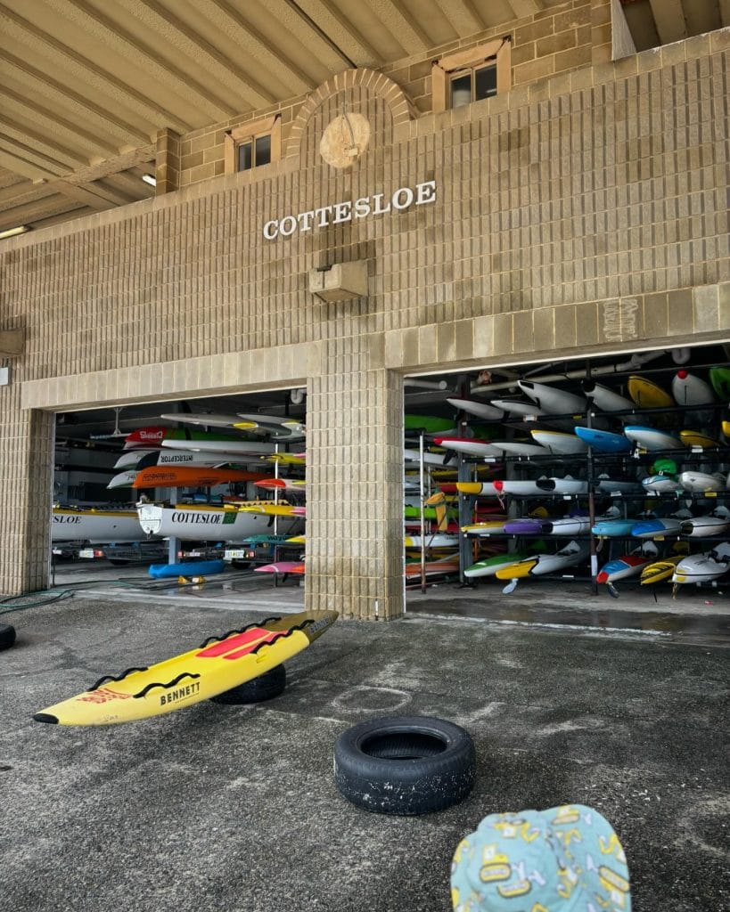Khám Phá hoạt động chèo SUP tại Cottesloe và Scarborough
