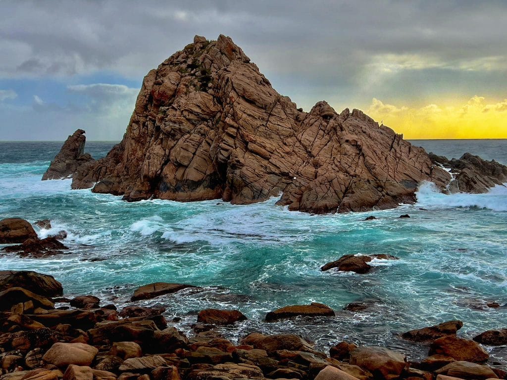 Sugarloaf Rock - Hoàng Hôn Trên Mỏm Đá Huyền Bí Của Tây Úc