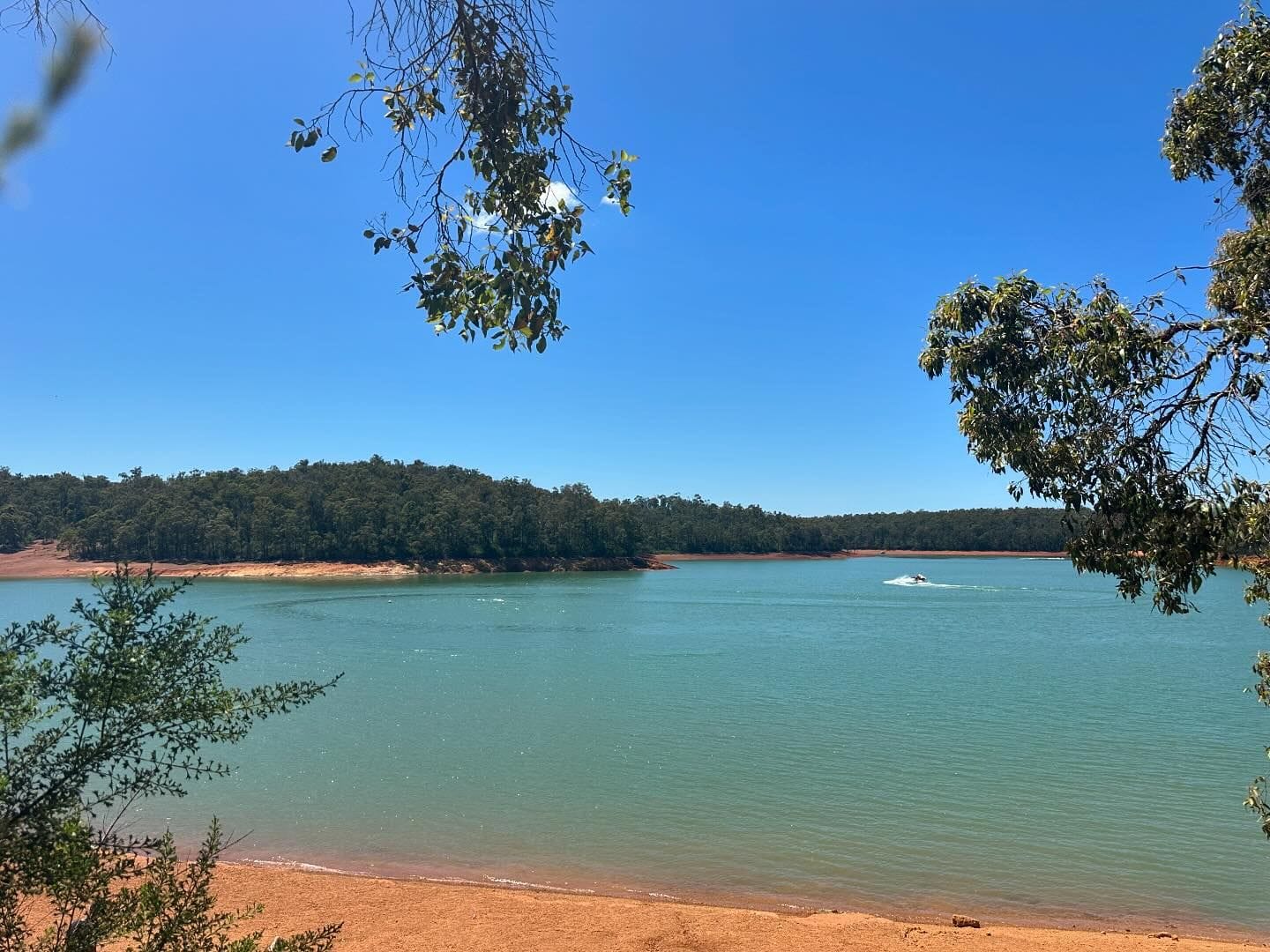 Lake Navarino – Hành Trình và Tình Bạn Đáng Nhớ
